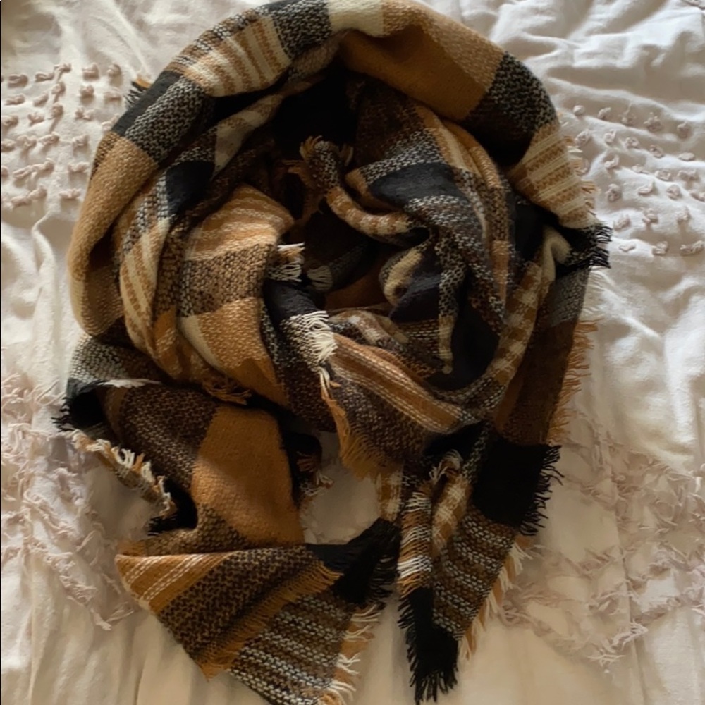 ModCloth Blanket Scarf 🤎🖤